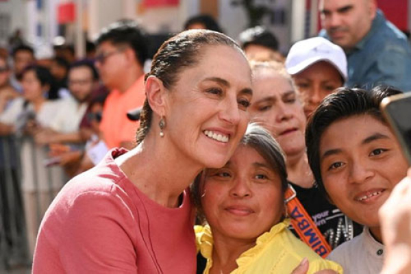La Presidenta Claudia Sheinbaum entregó 450 viviendas en Cancún