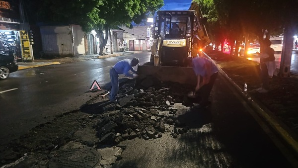 Colapsa drenaje en Avenida José María Lafragua