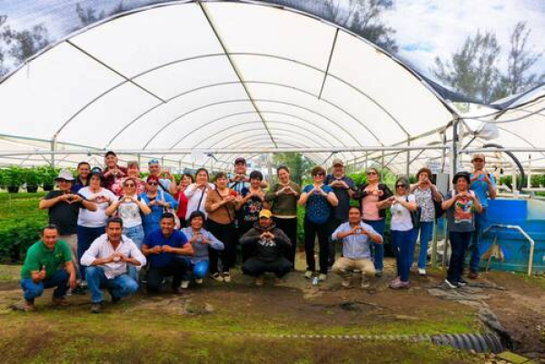 Floricultores de Chile visitan viveros de Atlixco
