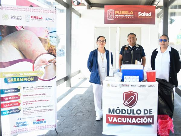 Despliegan m&oacute;dulos de vacunaci&oacute;n en estaciones del RUTA
