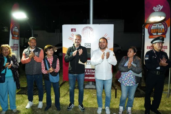 &quot;Puebla Brilla&quot; moderniza la colonia S.N.T.E