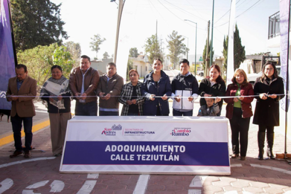 Inaugura Lupita Cuautle rehabilitación de calle en San Francisco Acatepec