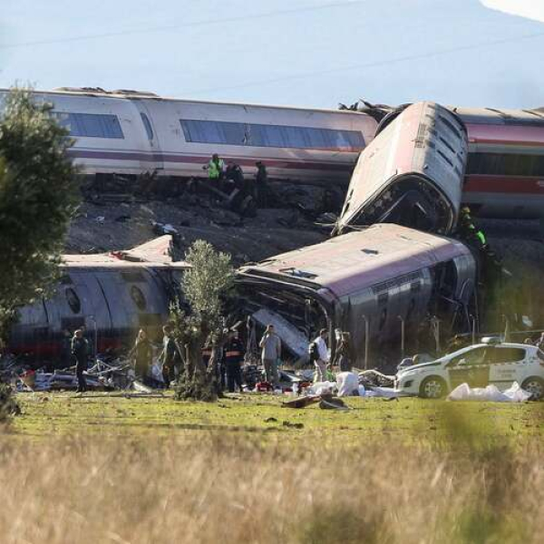España: Tren choca en Toledo; 68 pasajeros mueren