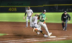 Pericos pega a los Leones en el primero de la serie