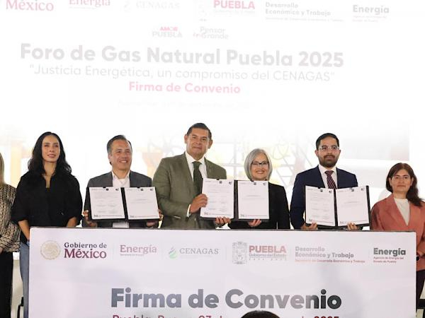 Puebla firma convenio en materia energética con CENAGAS