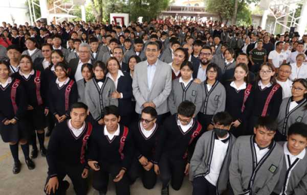 El futuro de las nuevas generaciones son los estudiantes: Sergio Salomón