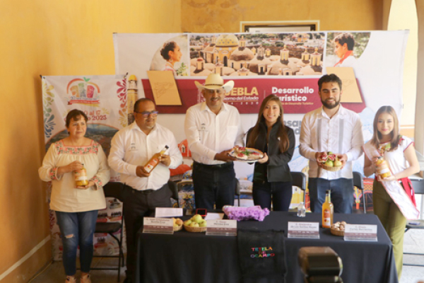 Presentan 37ª Feria del Durazno y del Chile en Nogada