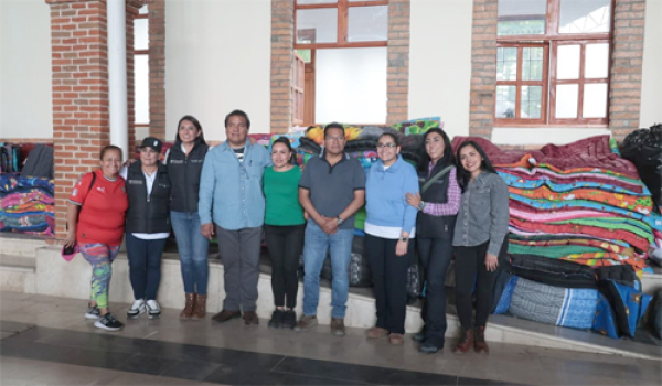 Diputados locales apoyan a damnificados