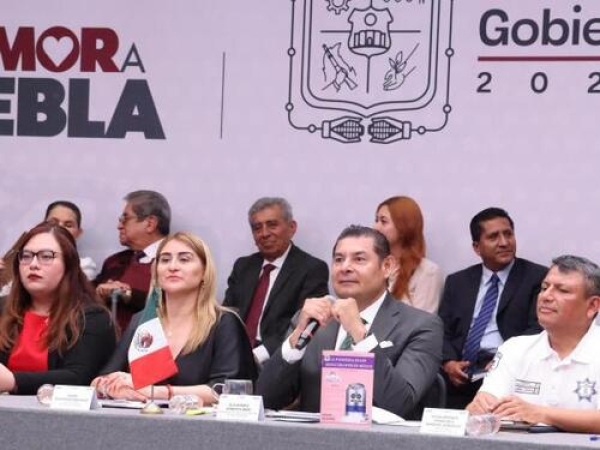 Celebración patria segura para Puebla: Armenta