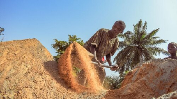 Hallan 37 detenidos muertos en Nigeria