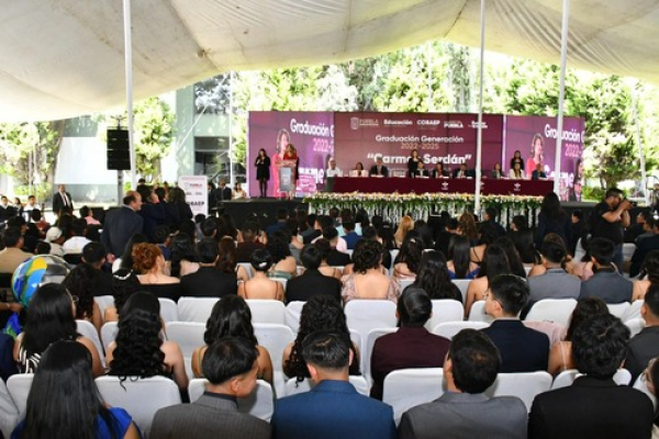 UTH apadrina a 210 egresados del Cobaep 18