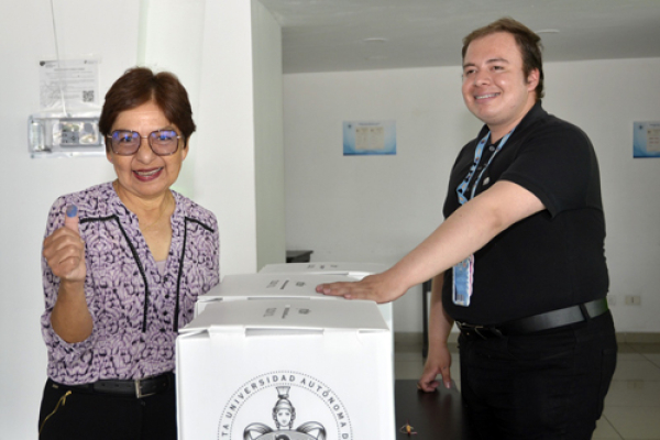 La rectora de la BUAP emitió su voto, elección del Consejo Universitario