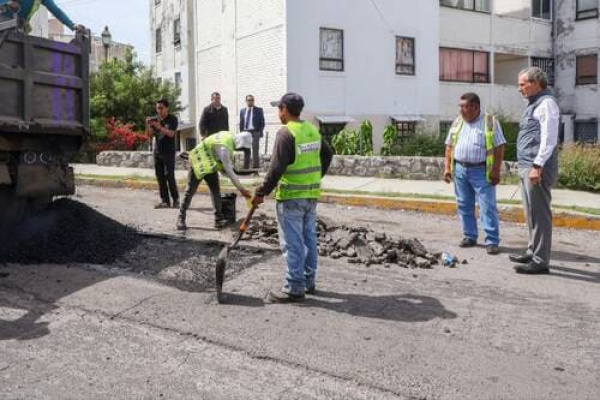 Pepe Chedraui supervisa obras viales en La Noria