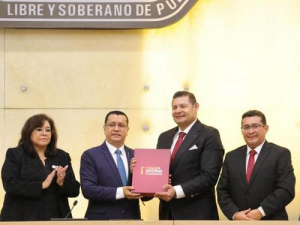 Alejandro Armenta entrega 1er Informe en Congreso