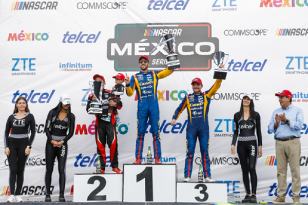 Eloy y Rubén se llevan la bandera de cuadros en la Nascar México Series