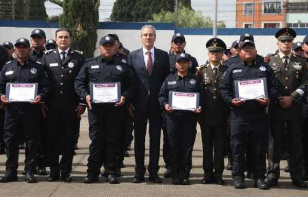 Pepe Chedraui honra el Día del Policía Municipal