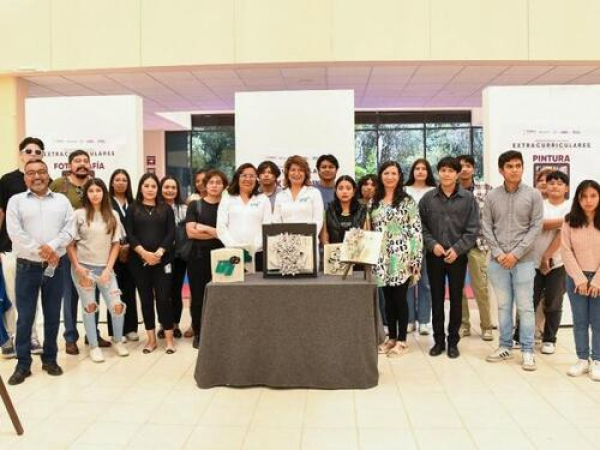 UTH fomenta creatividad con exposición de arte