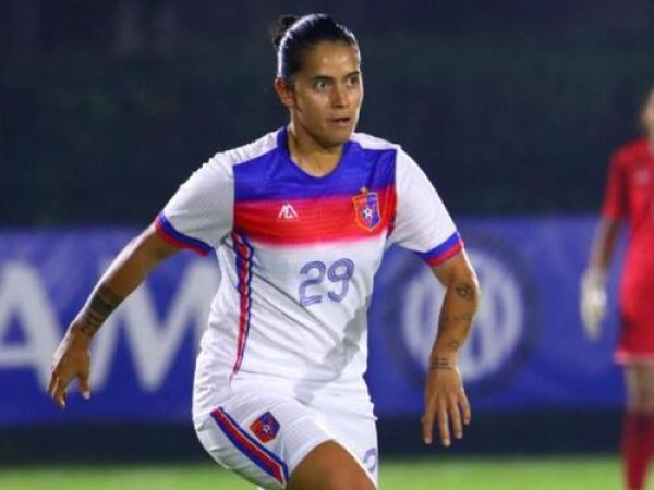 Claudia Cid, primera poblana en el futbol de Albania