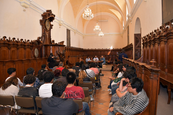 Alí Calderón presenta nuevo libro en BUAP