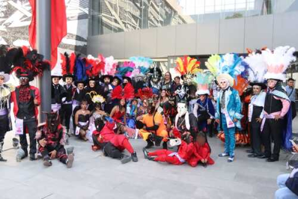 Congreso recibe a cuadrilla de Huehues de Analco