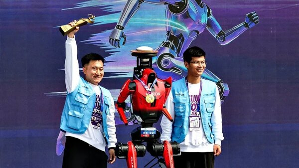 Robots ganan media maratón de Pekín