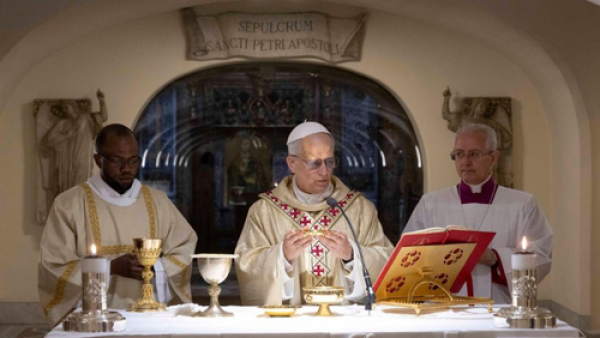 El Papa León XIV celebra misa en las Grutas Vaticanas