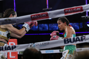 La boxeadora Gaby la Bonita Sánchez conservó su cinturón de plata