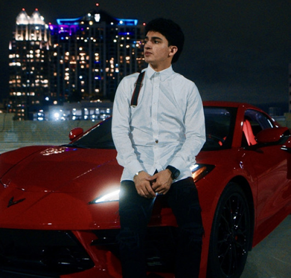 Juan Freer se atreve a cantar desde la vulnerabilidad y lleva &ldquo;No Me Compares&rdquo;