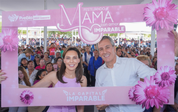 El alcalde Pepe Chedraui festeja el Día de la Madre