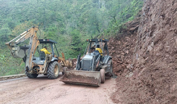 Atiende Gobierno del Estado deslaves y derrumbes en la Sierra Norte