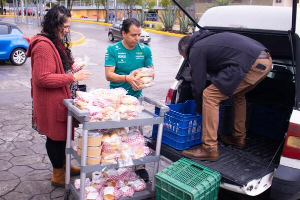 Convenciones y Parques realiza donación de alimentos