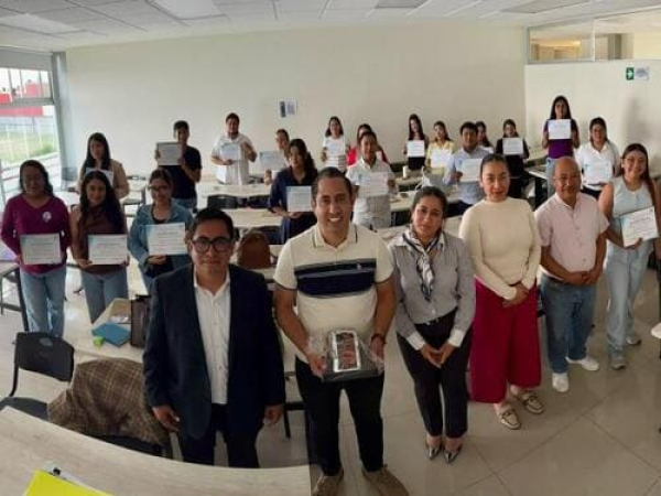 Abren 2 mil espacios de formación para docentes