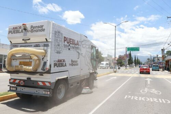 Puebla dignifica vialidades con Barredoras Mecánicas