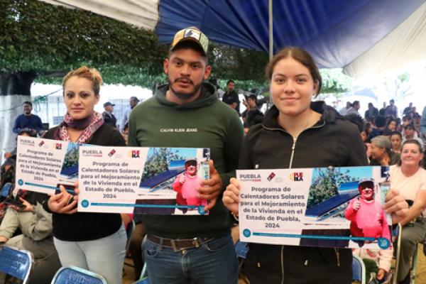 La gente en situación vulnerable recibe calentadores solares