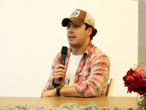 Lalo Capetillo, honra la música regional con su voz