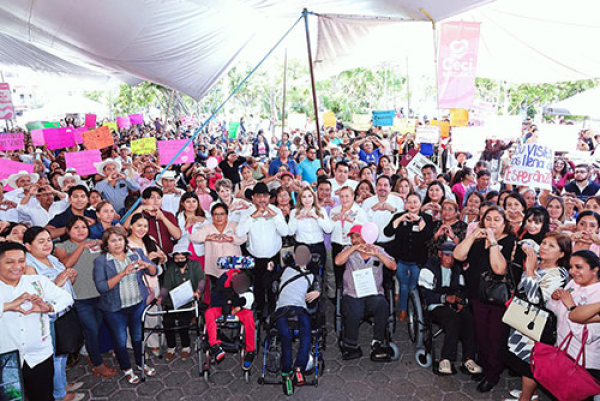 SEDIF entrega apoyos por 32 mdp a familias para una vida digna