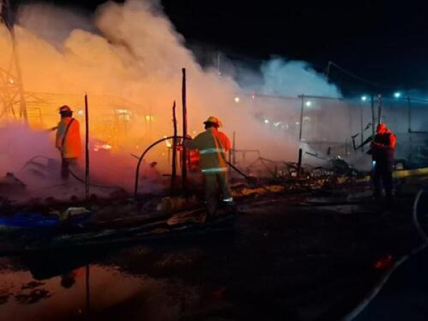 Se registra incendio en Central de Abasto de Huixcolotla