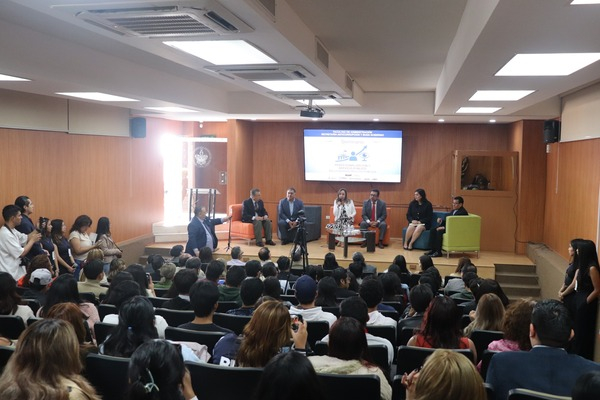 Realiza seminario sobre profesionalización administrativa