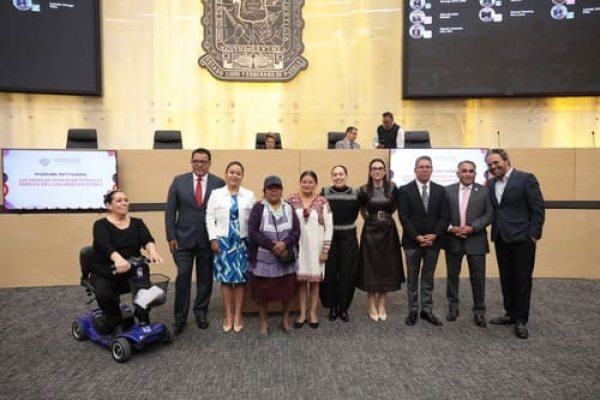 Congreso reconoce a representante de lengua náhuatl