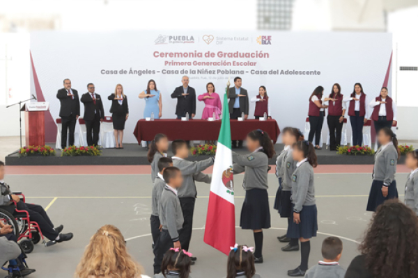 Se gradúa la primera generación de la Casa de la Niñez Poblana