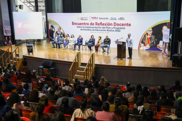 Analizan "Plan de Estudios 2022" en Puebla