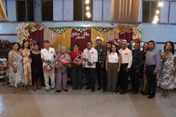 Chiautla de Tapia reconoce labor del magisterio