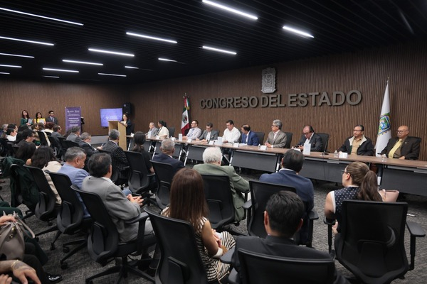 Congreso apuesta por capacitación y becas