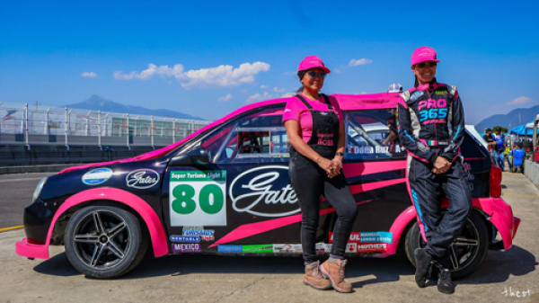 Se presentó equipo “Ingeniería Rosa Racing”