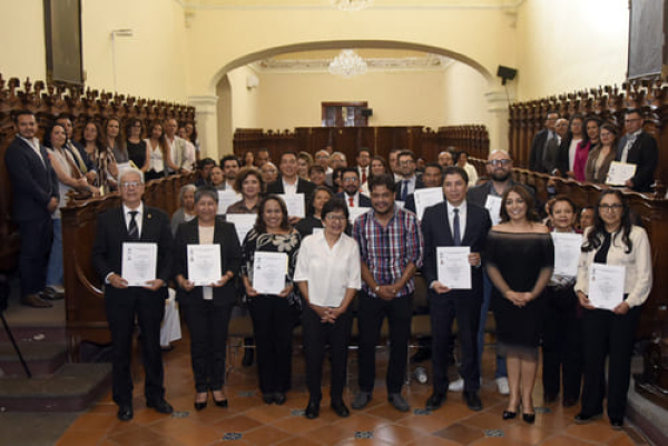 BUAP entrega reconocimientos por diplomado