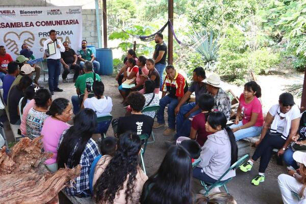 En Tepeojuma, Pável Gaspar encabeza asamblea de Obra Comunitaria