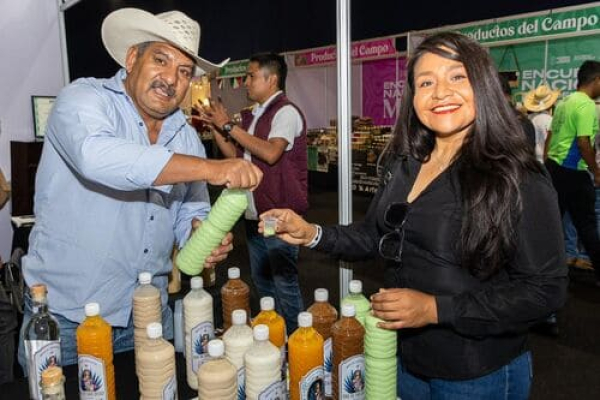 Encuentro Nacional de Mezcal reúne a restauranteros