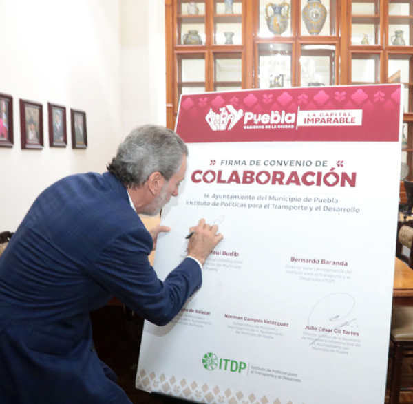 Signa el alcalde Pepe Chedraui convenio con el ITDP