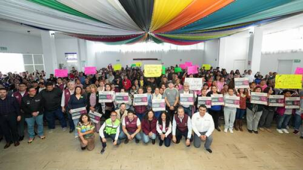 Entregan apoyos comunitarios en Unidades Habitacionales