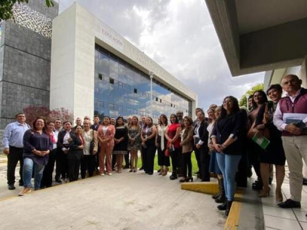 Modelo educativo junto al sector productivo: UTH